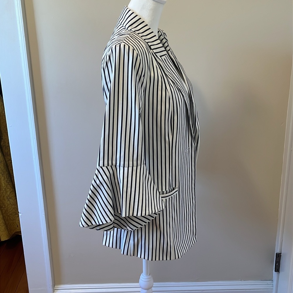 On-Trend Bell Jacket - Perfect Statement Piece To… - image 2